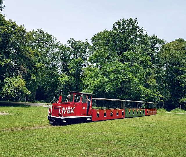 rote Bahn im Schlossgarten Karlsruhe