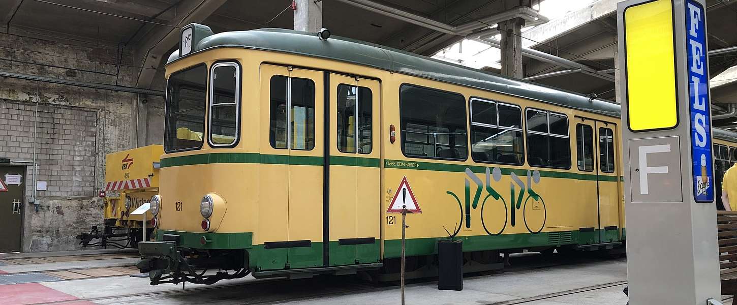 Eine alte Tram aus der Reihe der Museumsfahrzeuge.